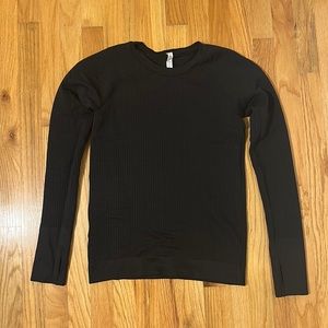 Lululemon textured black long sleeves